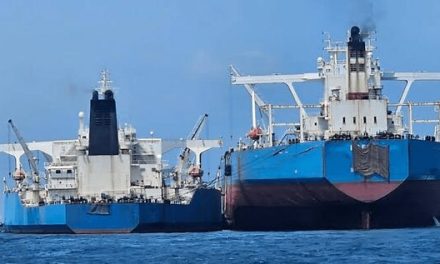 ۲ نفتکش توقیف شده در آب‌های مالزی آزاد شدند