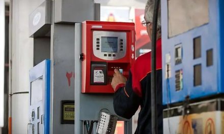 تصمیم مهم برای دارندگان کارت سوخت/ سال آینده با کارت بانکی بنزین بزنیم؟