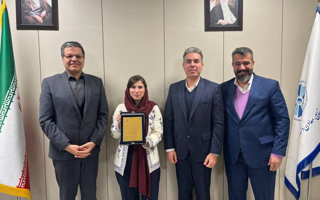 تقدیر هیئت‌مدیره انجمن پلیمر از مهندس ساناز محمدی