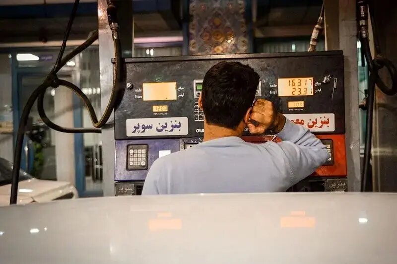 مشکلی در تأمین سوخت کشور نیست/ تسهیل سوخت‌گیری با کارت جایگاه‌ها را دنبال می‌کنیم