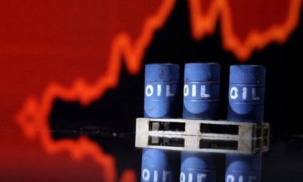 سقوط ۴ درصدی قیمت نفت؛ امید به توافق آمریکا و ایران بازار را نزولی کرد