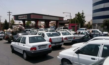 دلیل شلوغی پمپ‌بنزین‌ها /حواس‌تان هست؟ تهران دیگر ۳ انبار نفت ندارد